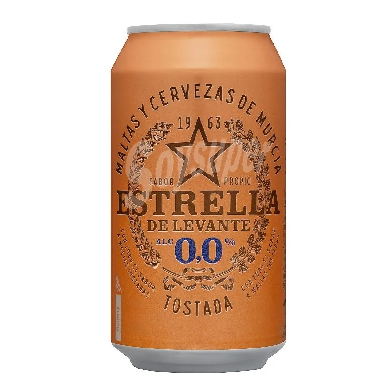 Estrella de Levante 0.0 Tostada non-alcoholic beer with toasted malt flavor and rich amber color on plain background